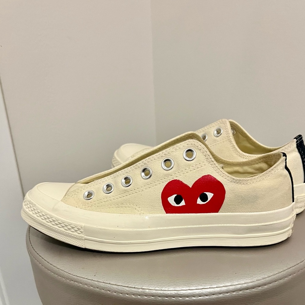 Converse, Commo Des Garçons,  Cream Canvas Sneakers, Red Heart, LowTop, Like New